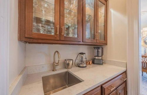 Large Luxury House, King Beds and More, Hot Tub, Theater, Fireplace, Game Room, Ping-pong, Pool Table, Air Hockey, Arcade, River, Big Kitchen, Nice Porch, Quiet, Good for Families and Large Groups, Near UGA Golf Course, Close to UGA & Stanford Stadium - Photo 62