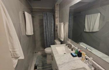 Spacious 4BR Home w Pool • Family Friendly - Foto 9