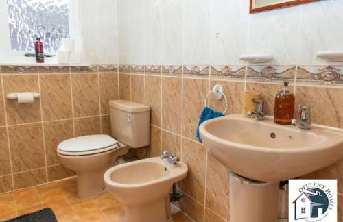 7 Bedroom Home - Contractor Stays - Reading Central - Photo 19