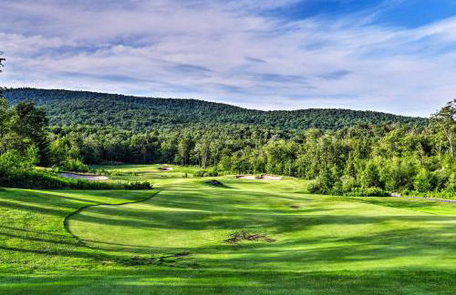 Ski-In Resort Family Condo with Deck at Jay Peak! - Foto 3