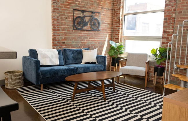 Trendy 1 BR Loft apt Downtown With Exposed Brick - Foto 1