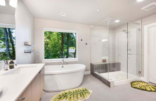 Modern Kirkland 4BR Family Oasis Kids Paradise - Photo 52