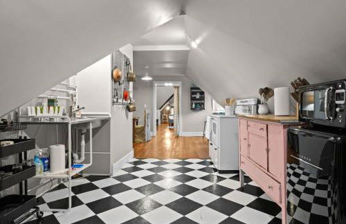 Cozy Top-Floor Retreat in the Heart of Louisville - Photo 35