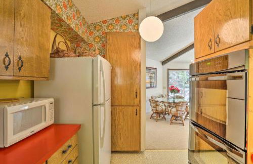 Woodsy Willow Creek Getaway with Pool and Deck! - Foto 12