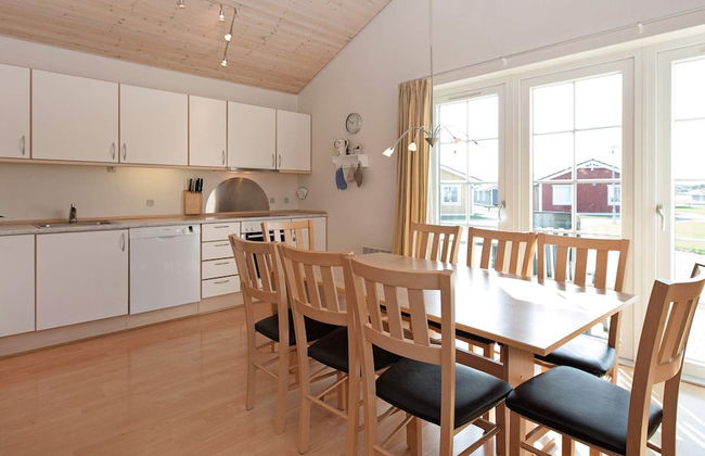 6 Person Holiday Home on a Holiday Park in Grasten - Foto 10