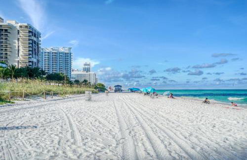 Deluxe Studios and Apartments at the Casablanca - Photo 56