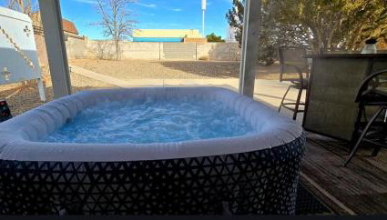 Hot Air Balloon Haven, Hot Tub, King Bed, Office, Foosball, Bball - Foto 4