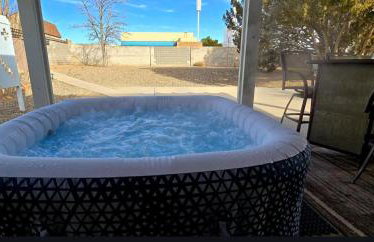 Hot Air Balloon Haven, Hot Tub, King Bed, Office, Foosball, Bball - Foto 4