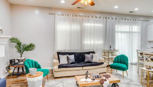 8 Mi to Beach Park Bakersfield Gem with Yard! - Photo 4