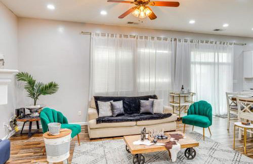 8 Mi to Beach Park Bakersfield Gem with Yard! - Photo 4