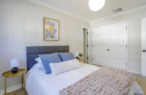 New 5 bed w/hot tub close to Universal sleeps 12 - Foto 34