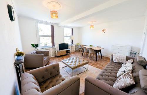 Cozy 2BR Flat Near Twickenham Stadium for Families - Foto 1