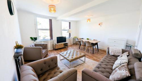 Cozy 2BR Flat Near Twickenham Stadium for Families - Foto 1