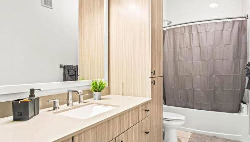 Luxurious New Unit 1Bd1Ba Pool, Golf Sim - Foto 5