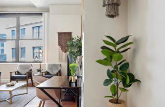 Sleeps 4! 2BR, Gym, Paid Parking, Close to Major Attractions - Foto 61