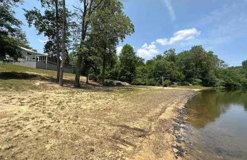 Brushy Creek Lodge - Riverfront, Hot Tub, Fire Pit - Foto 49