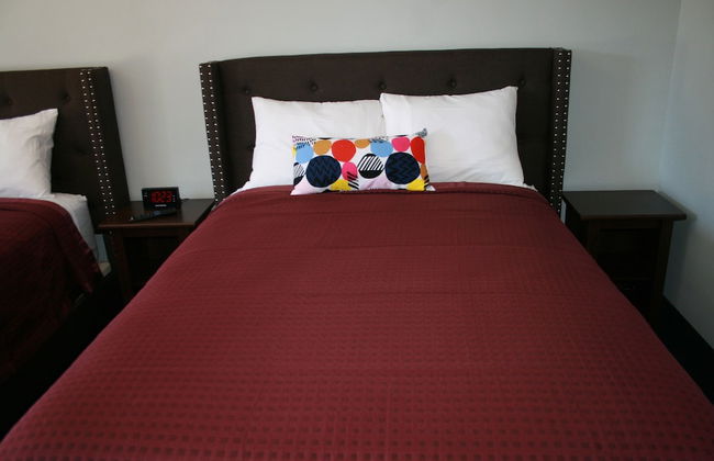 The New Star Motel with Studio-Kitchens: 1950s Extended-Stay Lodging and Retreat Center - Photo 4