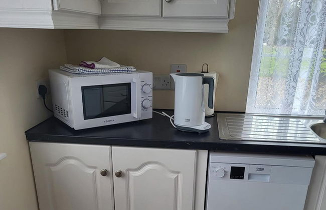 Charming 1-bed Apartment in Barefield - Photo 7