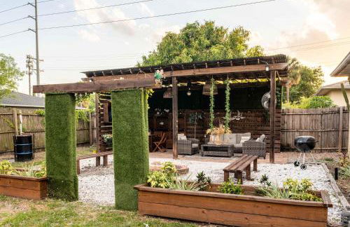 Upscale Ybor House with Outdoor Living Space - Photo 3