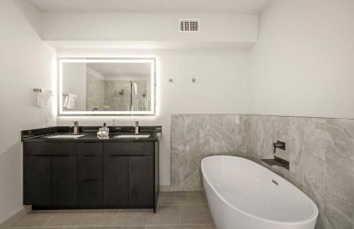 2Linkd Homes | 9BR•All Private Baths | Pool |Gated - Foto 25