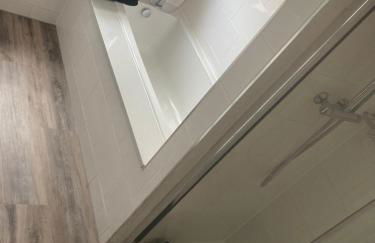 Cheshire Home Stays - Photo 31