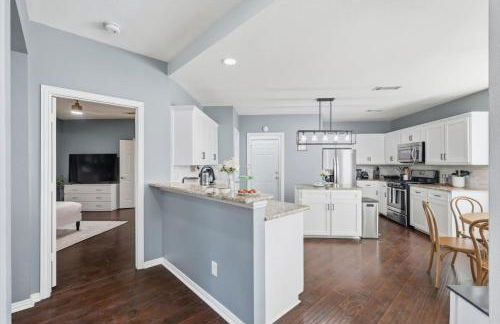 Parisian-Inspired 5-BD w Pool Playground Cinema - Foto 15