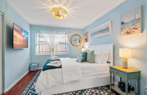 Chic 4BR Htd Pool, 5 min to beach, PAC-MAN, Games - Foto 4