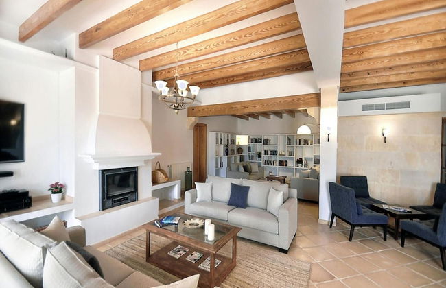 Exquisite Villa With Views - Photo 12