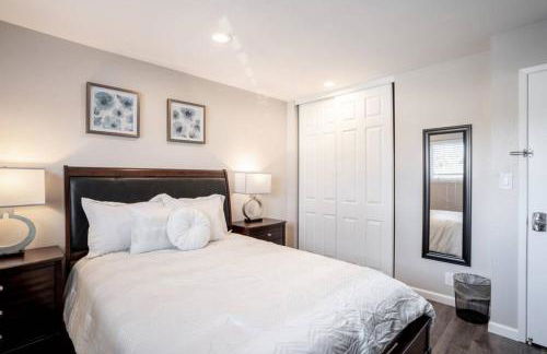 Luxury stay near Oakridge Mall for vacation/work - Foto 29