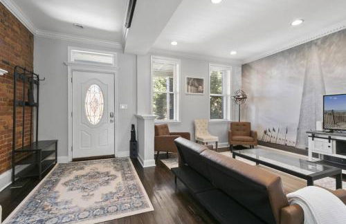 Capitol Hill Stay Like No Other - Photo 26