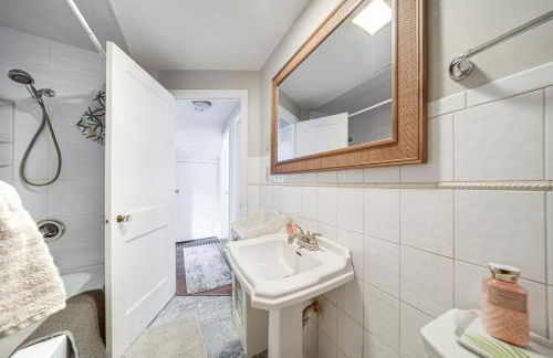 Walk to Lake Erie and Beach Access Home with Deck! - Foto 15