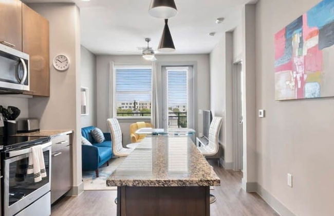 Modern 1BR King Suite Close to Downtown w Fast Wifi - Foto 17