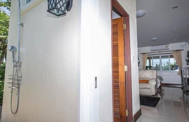 Tharnrarin Villa Suphan Buri - Photo 44