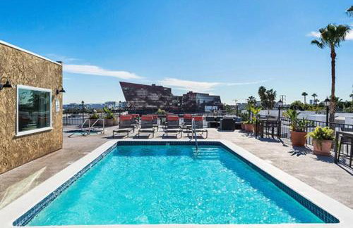 Skyline Palms 1-Bedroom with Roof-Top Pool - Foto 19