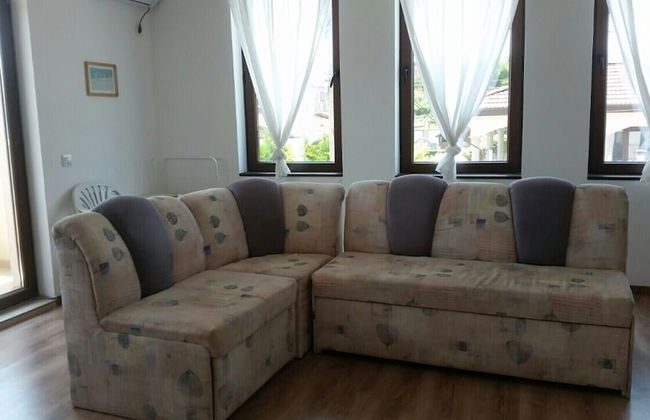 Remarkable 2-bed Apartment in Aleksandrovo - Photo 14