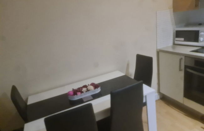 Remarkable 1-bed Apartment in Romford - Photo 29