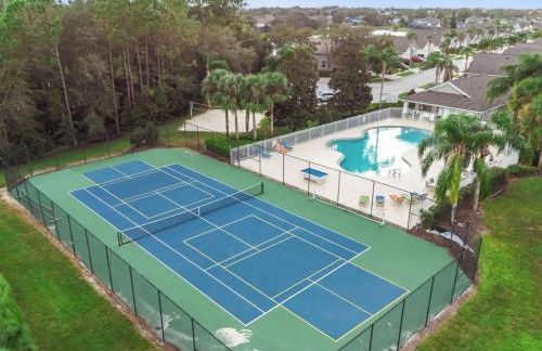 Spacious family home w pool & game room - Photo 122