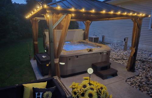Petoskey Falls Escape-Hot Tub/Dogs/Petoskey/Boyne - Photo 6