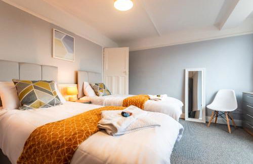 BEST PRICE! Perfect Gunwharf Accommodation - 5 single beds or Kingsize FREE PARKING - Foto 3