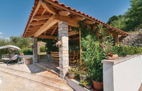 Two-Bedroom Apartment In Mravince - Photo 10