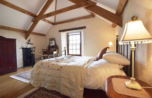 Panteurig Farmhouse - Photo 10