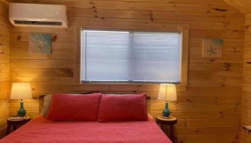 Unique Cabin Near Surf City with Loft and Parking - Foto 2