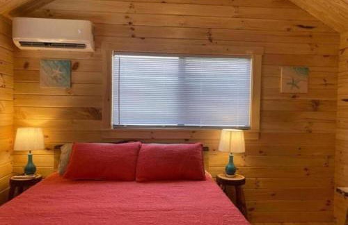 Unique Cabin Near Surf City with Loft and Parking - Foto 2