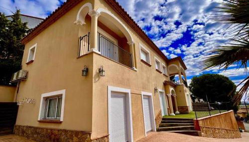 Casa Mas Ambros con piscina desbordante - Foto 3