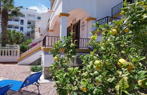 Spacious Ground floor apartment with Garden & Communal Pool - Foto 10