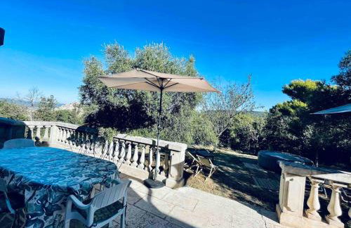 Small Provencal Castle with Swimming Pool, Tennis, Gym & Calm - Foto 58