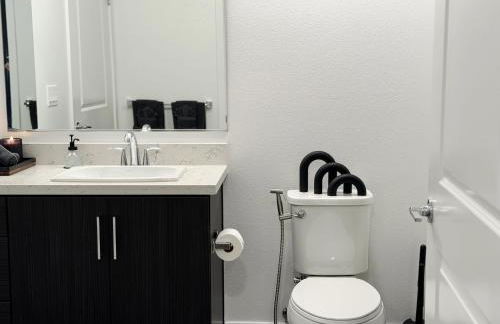 Modern 1BR Apartment with Pool, Hot Tub and Gym Access 10mins to Universal Studios - Foto 33