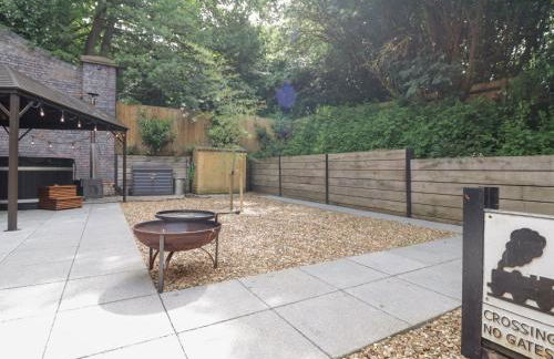 The Tunnel at Bridge Lake Farm and Fishery - Foto 23