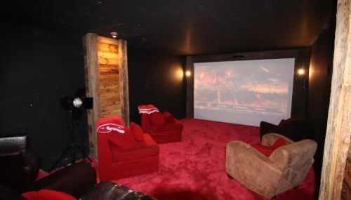 Prestigious Chalet with Pool & Hot tub, Mountain Views for 19 Guests - Foto 4