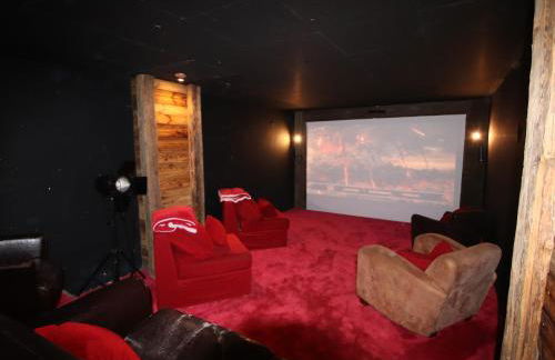 Prestigious Chalet with Pool & Hot tub, Mountain Views for 19 Guests - Foto 4